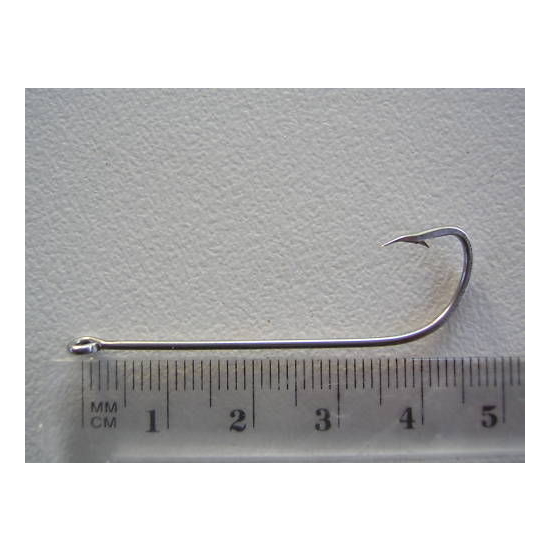 100 x Mustad 92604NPBLN Penetrator Chemically Sharpened Fishing Hooks -  SIZE 9/0