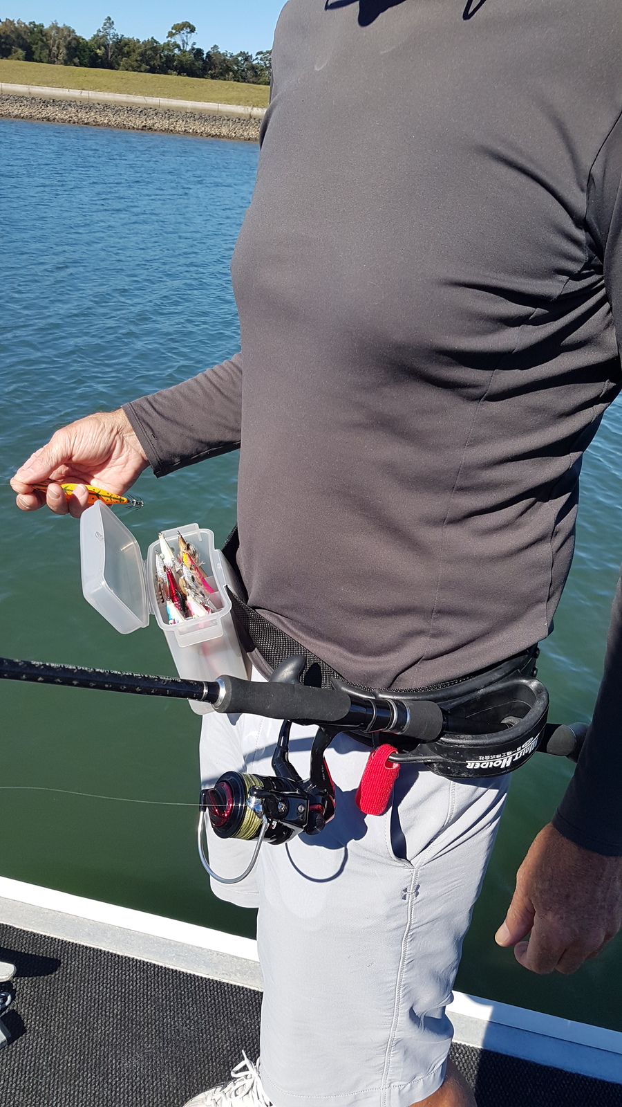 Daiichiseiko Rubber Waist Belt Fishing Rod Holder with Detachable Dial Pack